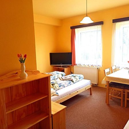 P&P Jicin Apartments - Soukrome 2-3 Luzkove Pokoje S Vlastni Kuchyni A Koupelnou Kültér fotó
