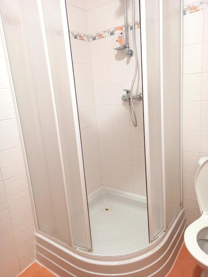 P&P Jicin Apartments - Soukrome 2-3 Luzkove Pokoje S Vlastni Kuchyni A Koupelnou Kültér fotó