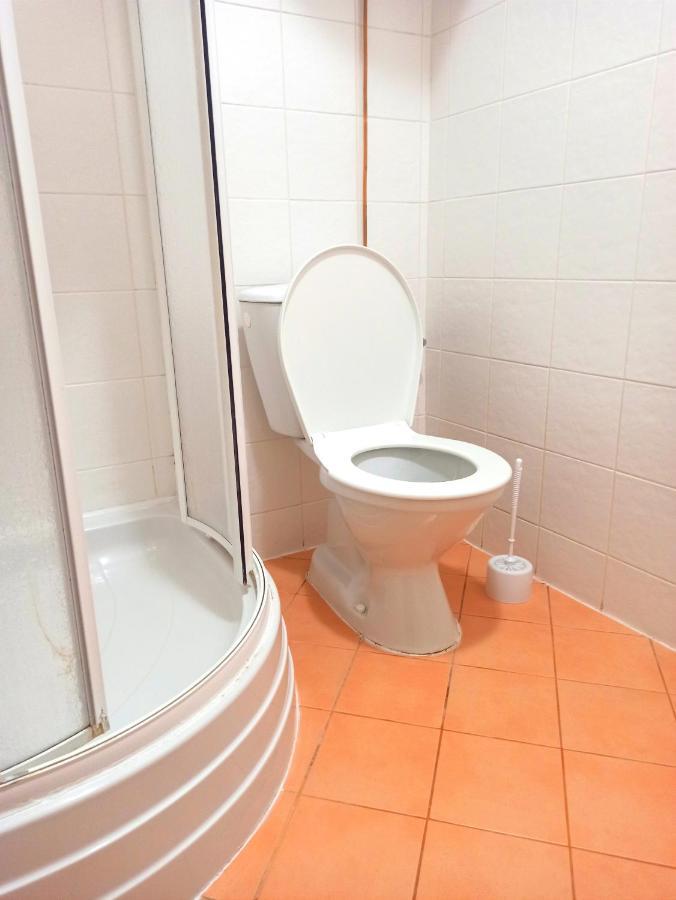 P&P Jicin Apartments - Soukrome 2-3 Luzkove Pokoje S Vlastni Kuchyni A Koupelnou Kültér fotó
