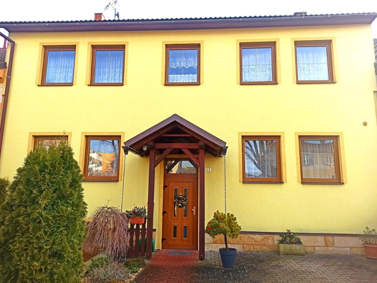 P&P Jicin Apartments - Soukrome 2-3 Luzkove Pokoje S Vlastni Kuchyni A Koupelnou Kültér fotó
