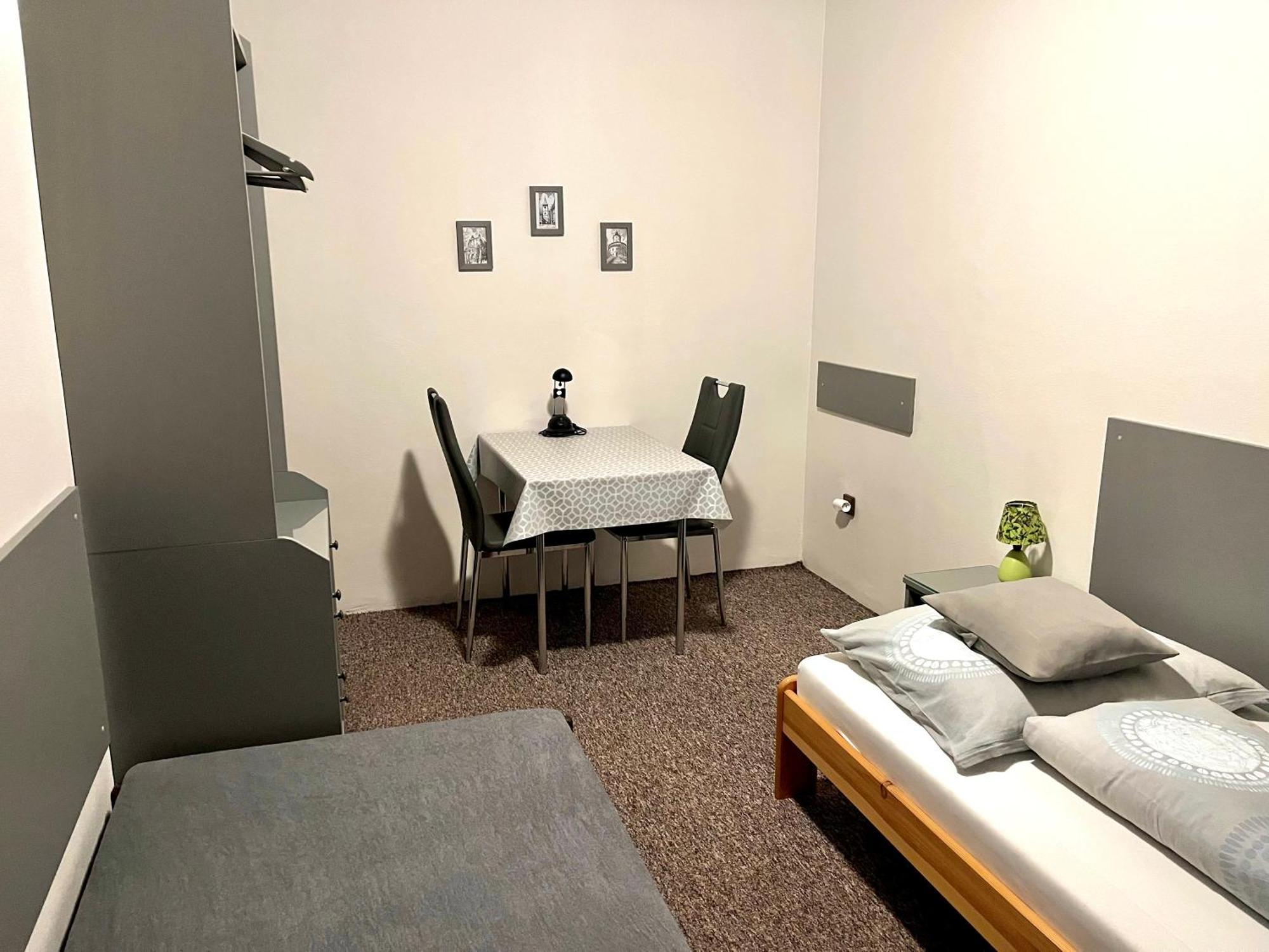 P&P Jicin Apartments - Soukrome 2-3 Luzkove Pokoje S Vlastni Kuchyni A Koupelnou Kültér fotó