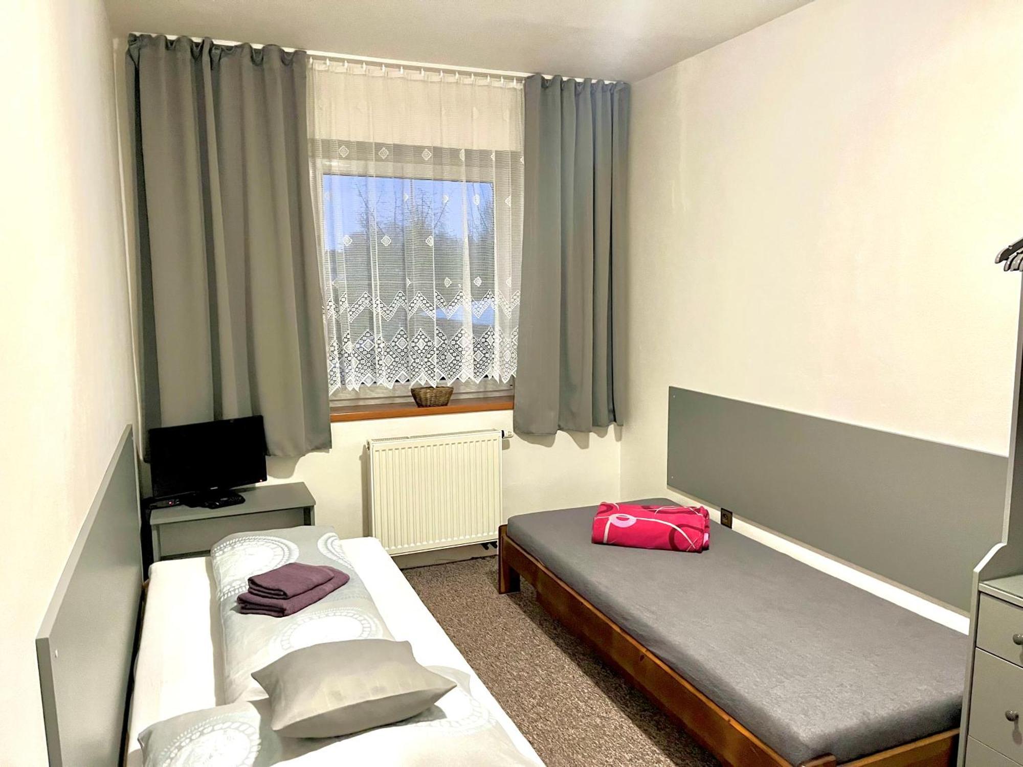 P&P Jicin Apartments - Soukrome 2-3 Luzkove Pokoje S Vlastni Kuchyni A Koupelnou Kültér fotó